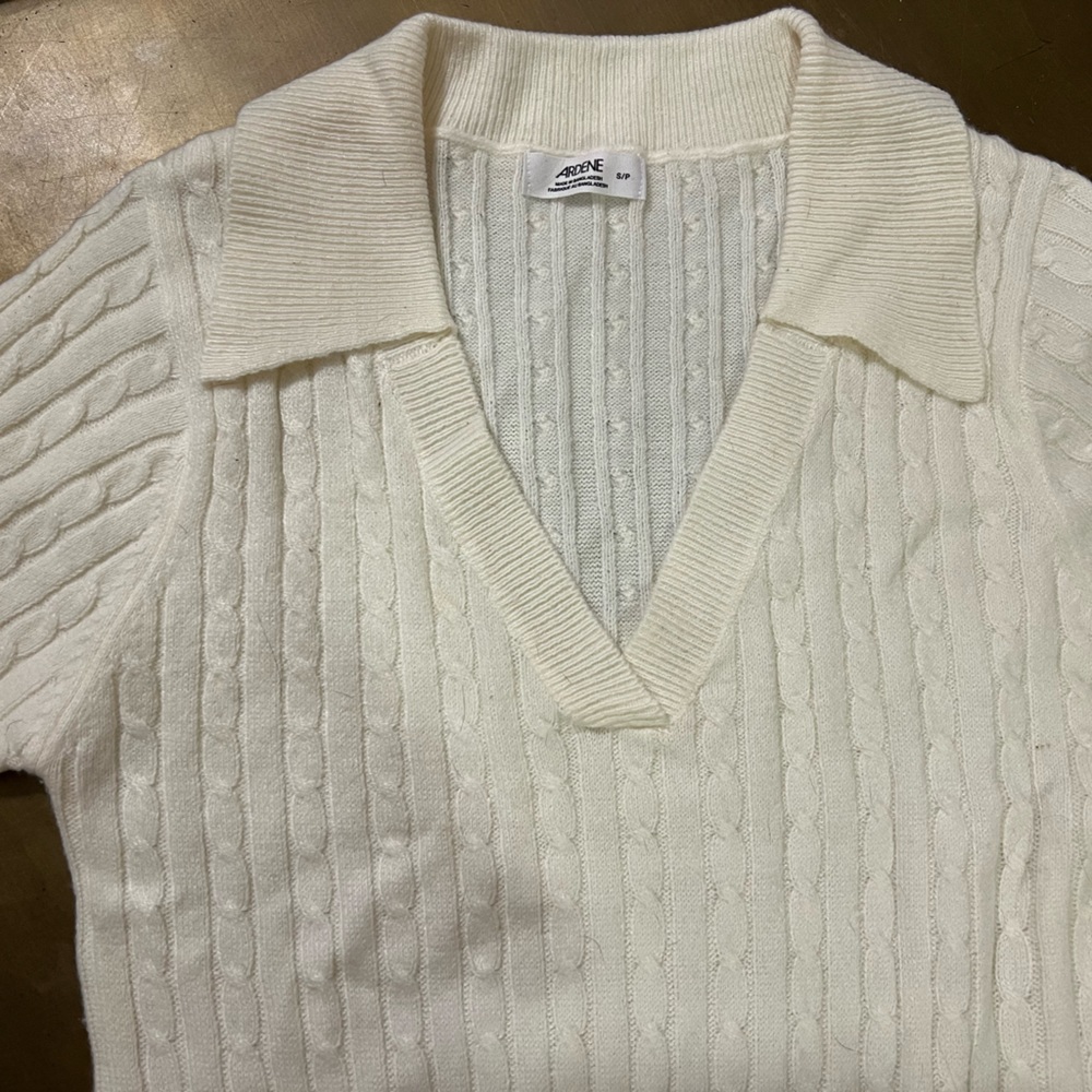 Cropped knitted top by Arden’s